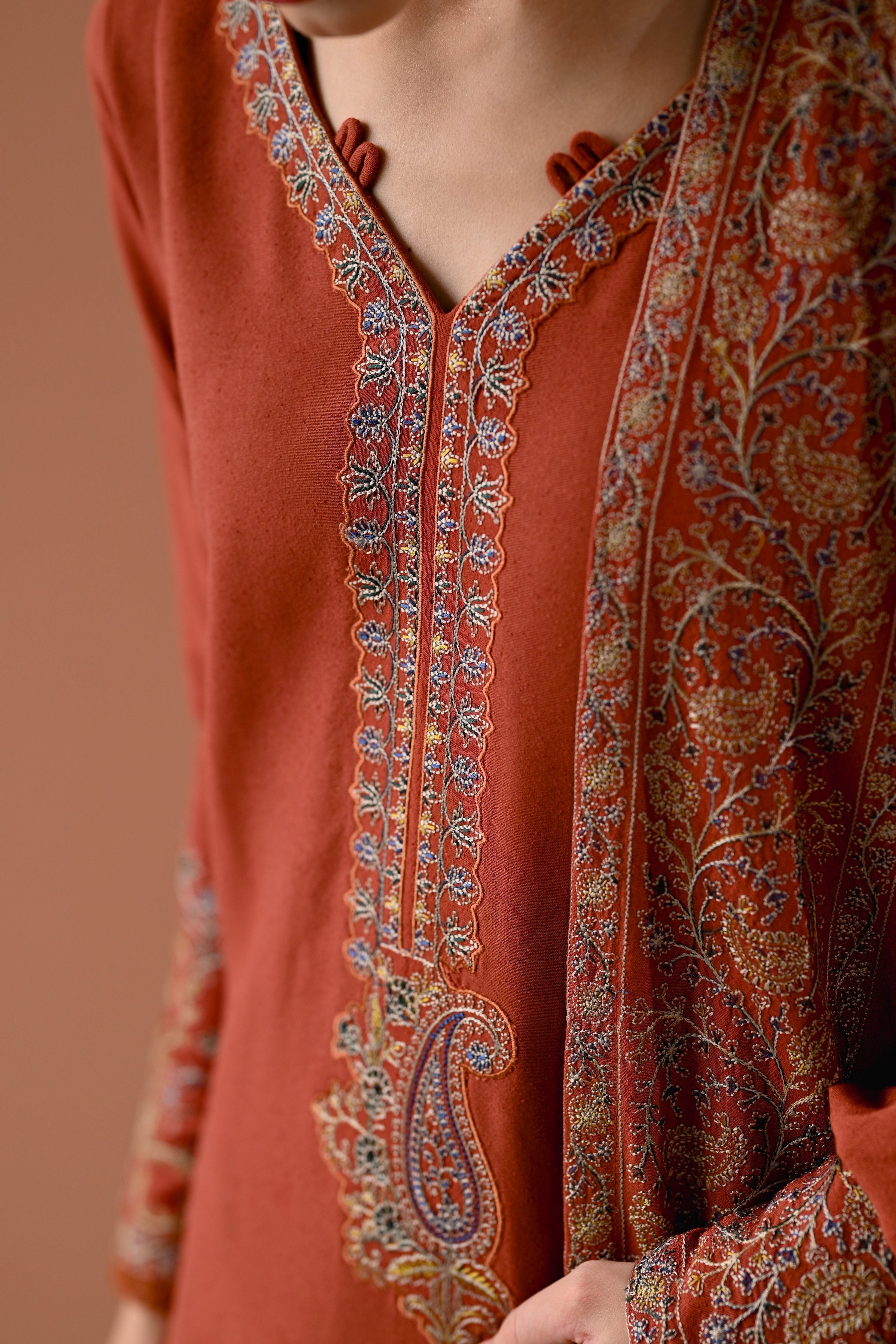 BATIK-3PC DHANAK EMBROIDERED SHIRT WITH DHANAK EMBROIDERED SHAWL AND TROUSER- 679